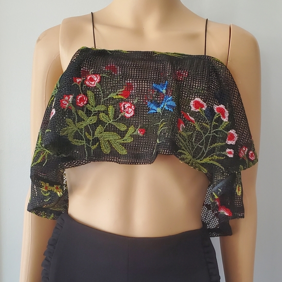Vone Knit Embroidered Cropped Top Size Small NWT - Picture 8 of 13